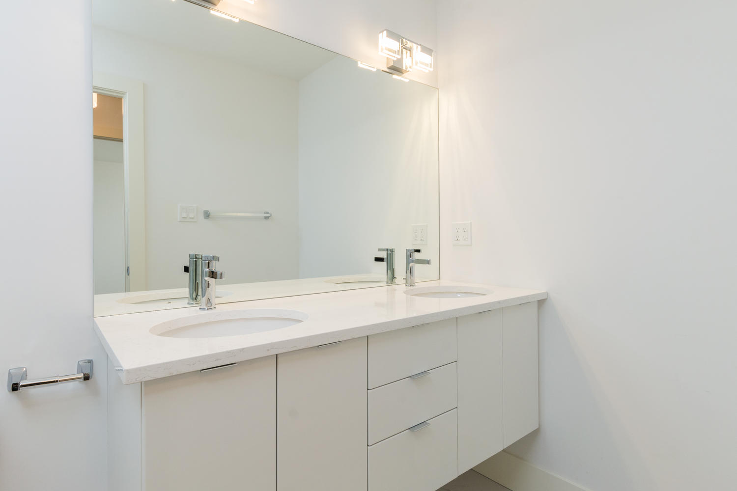 Royal Premier Homes - Eco Friendly Home Builders London - Frontier - Wash Room